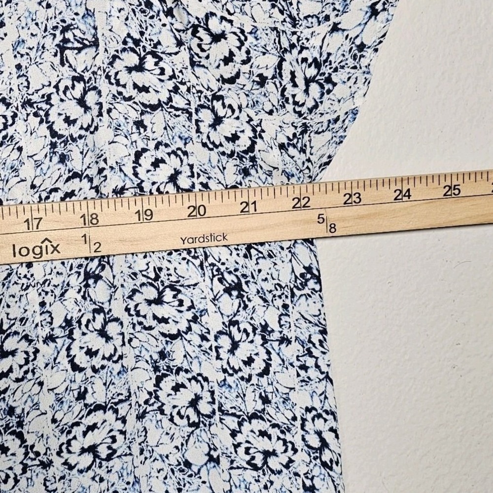 Rose + Olive Womens 1X Blue White Floral Button Up Top Lightweight Smocked - Picture 6 of 9